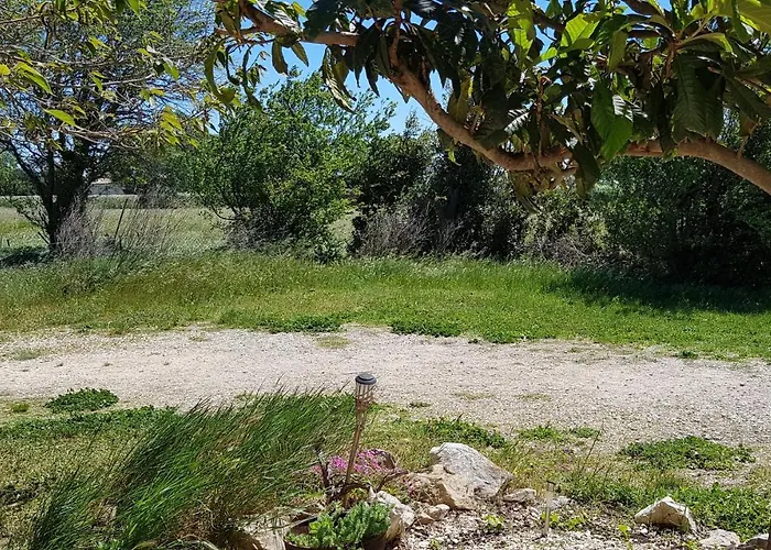 Petite maison refaite à neuf dans mas du 19ème siècle