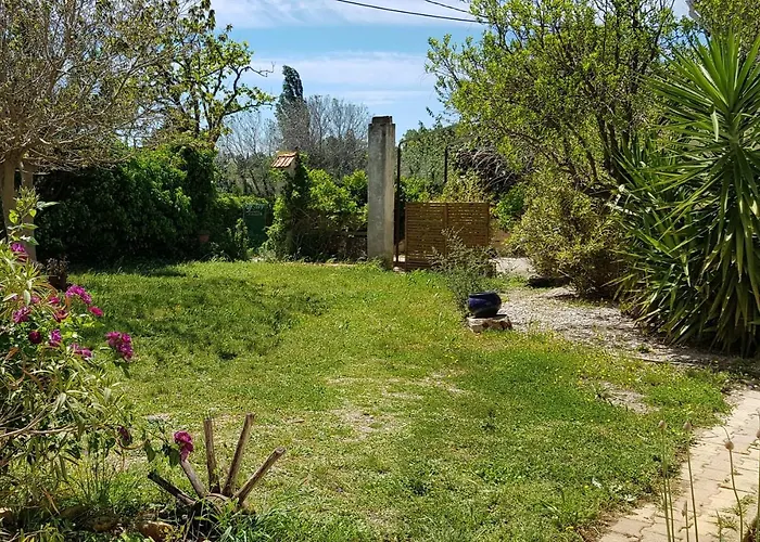 Petite maison refaite à neuf dans mas du 19ème siècle